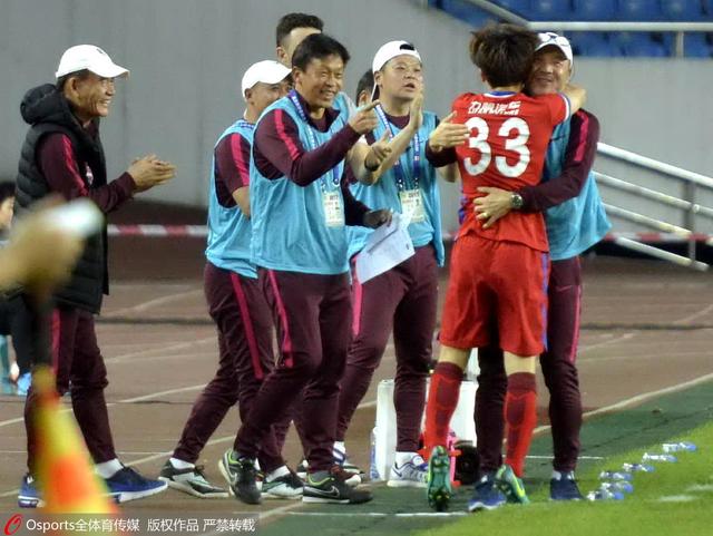 大方认爱卡哥：是的，我们订婚了 锦绣开年！