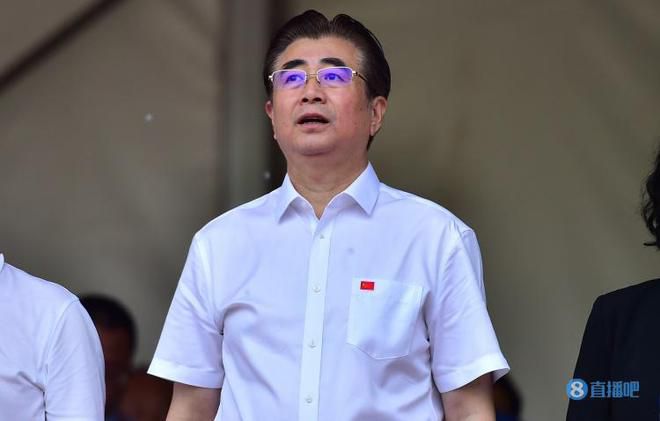 据悉，这场F1赛事还吸引了安雅·泰勒-乔伊夫妇、“妮蔻”尼古拉斯·加利齐纳、海蒂·克鲁姆母女、超模温妮·哈洛等名人助阵。