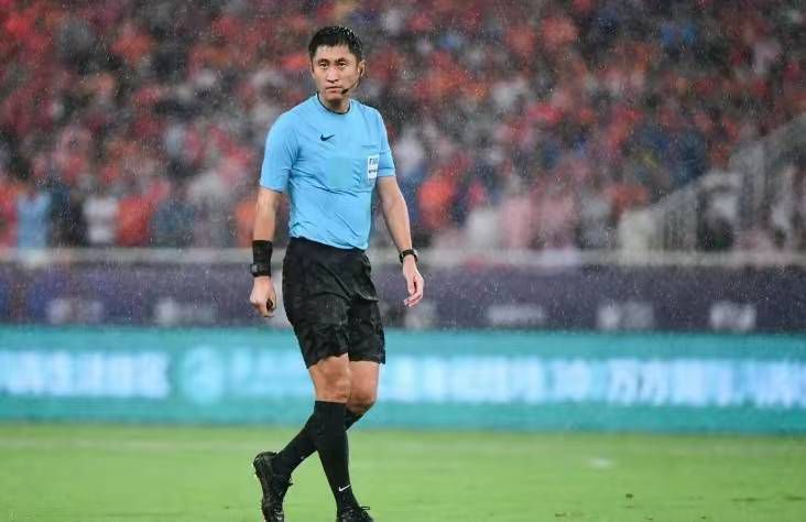 影版由李在容执导，裴勇俊、全度妍、李美淑主演，讲述上流社会的花花公子赵元（裴勇俊 饰）与自己少年时期就暗恋的堂姐赵氏夫人（李美淑 饰）、守节九年的寡妇淑夫人（全度妍 饰）之间一段离奇凄美的爱情故事。