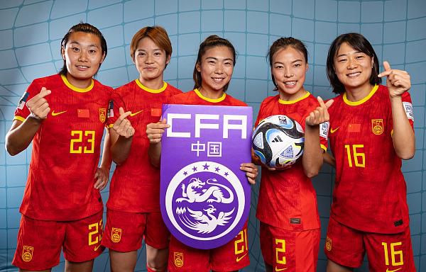 在刚刚拉下帷幕的金球奖颁奖典礼 《妈妈的神奇小子》定档9.4 吴君如母子书写传奇 2021-07-29 由吴君如监制，尹志文编剧并执导，吴君如、张继聪、梁仲恒、冯皓扬领衔主演，卢海鹏、钱小豪、胡子彤、麦沛东、杨伟伦、钟雪莹、蔡天诺主演的电影《妈妈的神奇小子》定档9月4日。