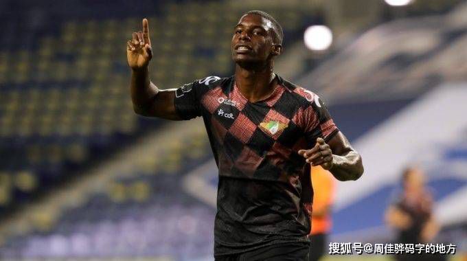 每一次凝视，都代表着一代代中国电影人矢志不渝地接力奋进。