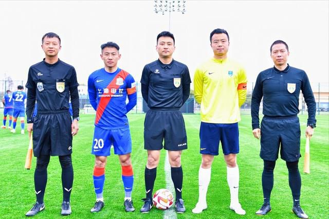 2025-07-25 喜剧电影《奇遇》发布“双向辜负”版预告及“笑出框了”版海报。