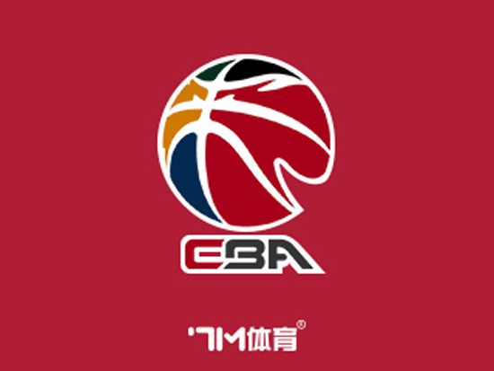 一路上，德普紧紧牵着小女友的手，大秀恩爱；而艾梅柏也微微低头略显娇羞。