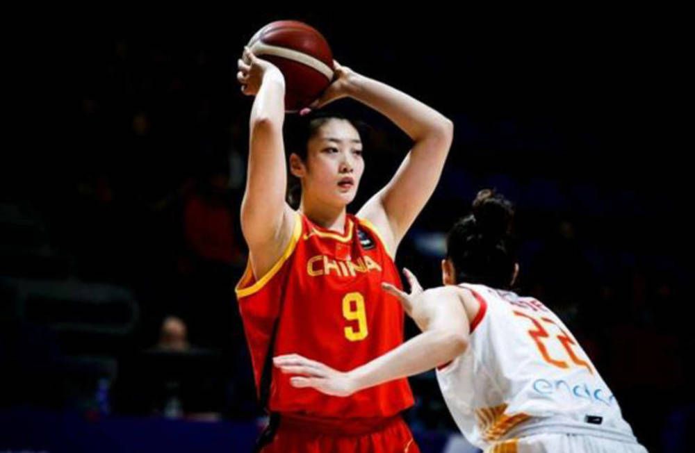”这也意味着雷神托尔将要变成女人，漫威官方还表示：“这并不是女版的 官网泄密？