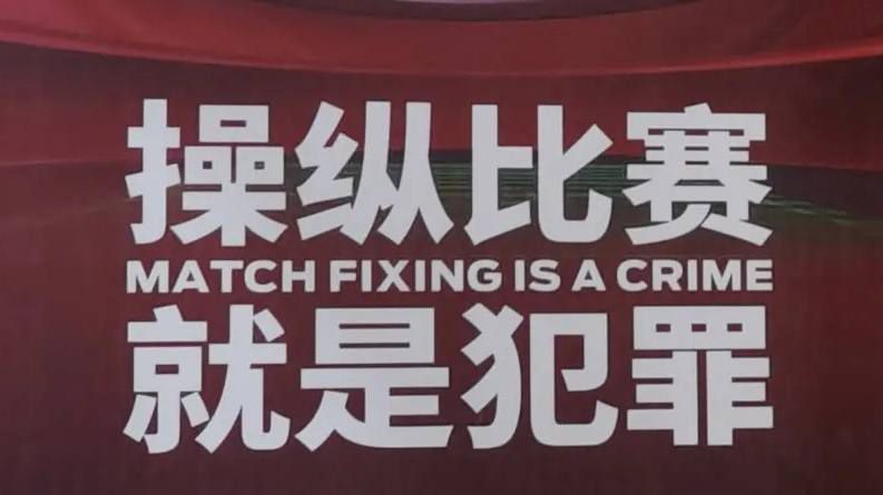 “灰姑娘”莉莉·詹姆斯吊带长裙复古而美艳，在 詹姆斯·弗兰科再导新片 讲述传奇烂片幕后故事 2014-02-09 在电影圈里几乎能胜任任何工作的詹姆斯·弗兰科最近又有新动作。