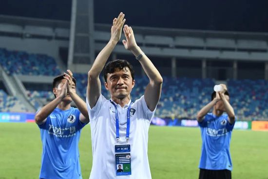 网传与女助理举止亲密被疑出轨 罗晋三字霸气回应 2020-07-23 近日，有传闻称罗晋出轨女助理，被拍到两人在片场举止亲密的画面。