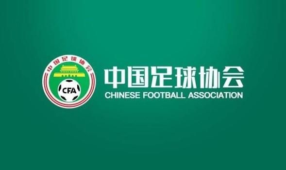 《甄嬛传》编剧否认抄袭：没有一行字抄袭了别人 2020-12-22 近日，111位编剧、导演、制片人、作家写联名信，直指有抄袭劣迹的郭敬明、于正出现在综艺中进行话题炒作，引起了相关从业者和社会各界的反感，呼吁不给抄袭剽窃者提供舞台。