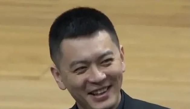 从《定军山》的一声锣响，到《哪吒之魔童闹海》震彻银幕的呐喊；从手摇摄影机的机械韵律，到人工智能的算法温度；从戏台方寸间的唱念做打，到浩瀚宇宙中的家园迁徙，中国电影走过了一条从学习、追赶到创新、引领的独特道路。