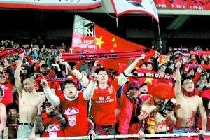 采访中，我们的摄影机常常追不上他敏捷的步伐。