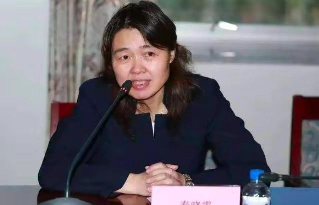 “潜罪犯”再塑港片神话 吴镇宇谢天华双雄对决 2012-03-04 一年前，《潜行狙击》火爆小荧屏，如今，《变节：潜罪犯》席卷大银幕。