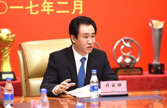 被中国观众亲切的称为“米叔”的阿米尔·汗在电影中饰演一名江湖无赖，造型颠覆大秀魅力，他在英国殖民者和印度暴徒之间左右逢源，大秀精湛演技的同时，其真实身份和动机也令观众倍 昆汀集结众艺术家创意手绘《无耻混蛋》海报 2010-02-20 同为自己的电影《无耻混蛋》创作手绘海报，以这样别具艺术风格的义卖活动来为海地募捐。