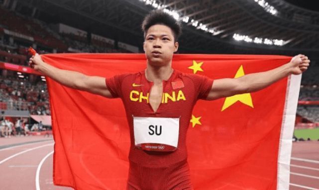 中共吉林省委常委曹路宝，中宣部电影局主持日常工作的副局长毛羽参加论坛并致辞，中宣部电影局副局长陆亮作总结发言。
