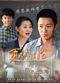 大片中，霍建华以色彩明快的造型亮相，在充满春日气息的自然环境下展现摩登男士的蓬勃朝气。
