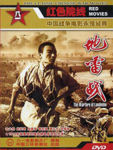 大雄的父亲在片中扮演了重要角色，影片开头大雄为父亲画肖像却因自卑不敢示人，而结尾处他画了一幅“丑丑”的哆啦A梦画像，被专家和记者评价为“无价值”。